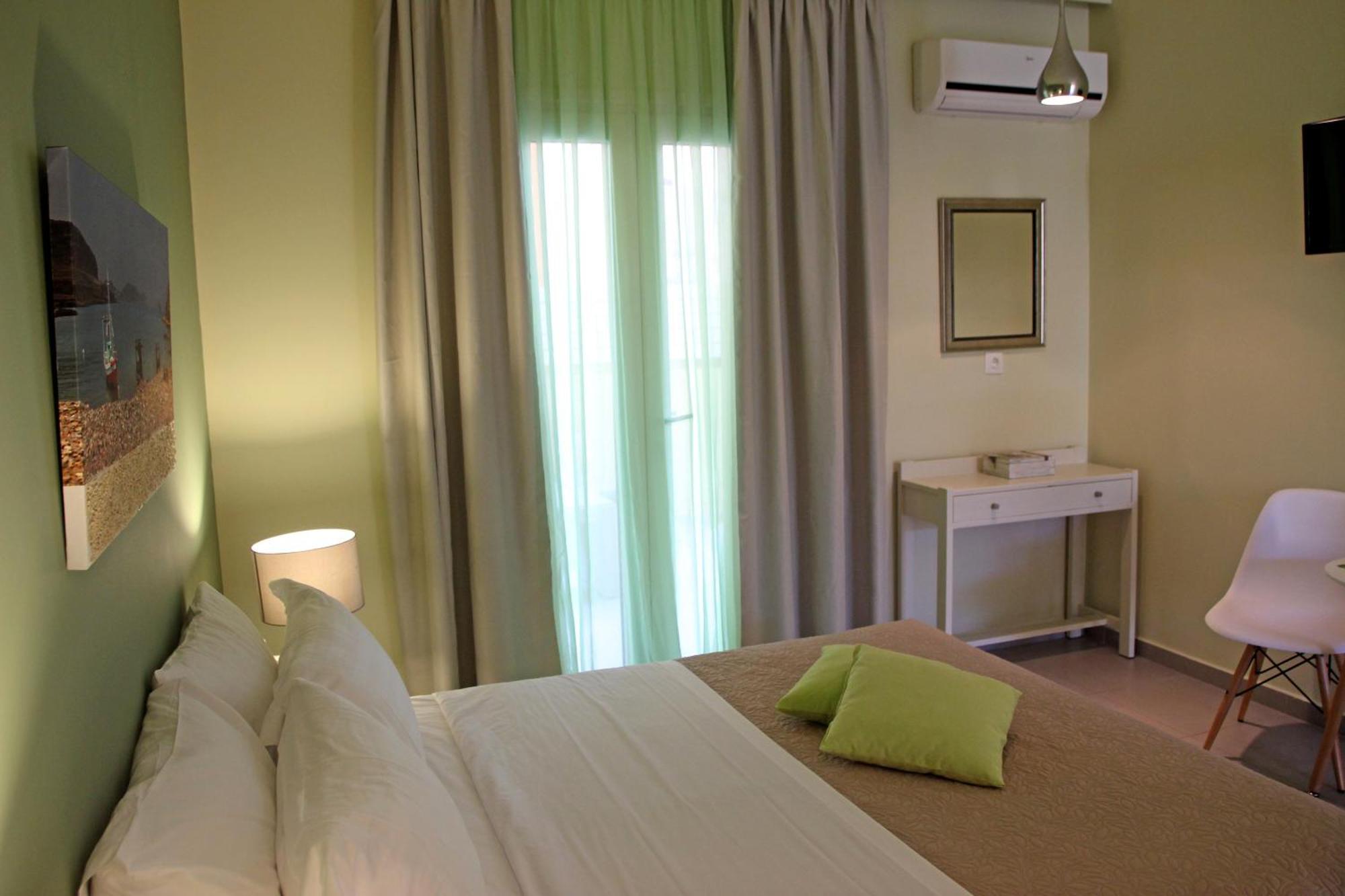 Effi Apartments Platanias  Bilik gambar