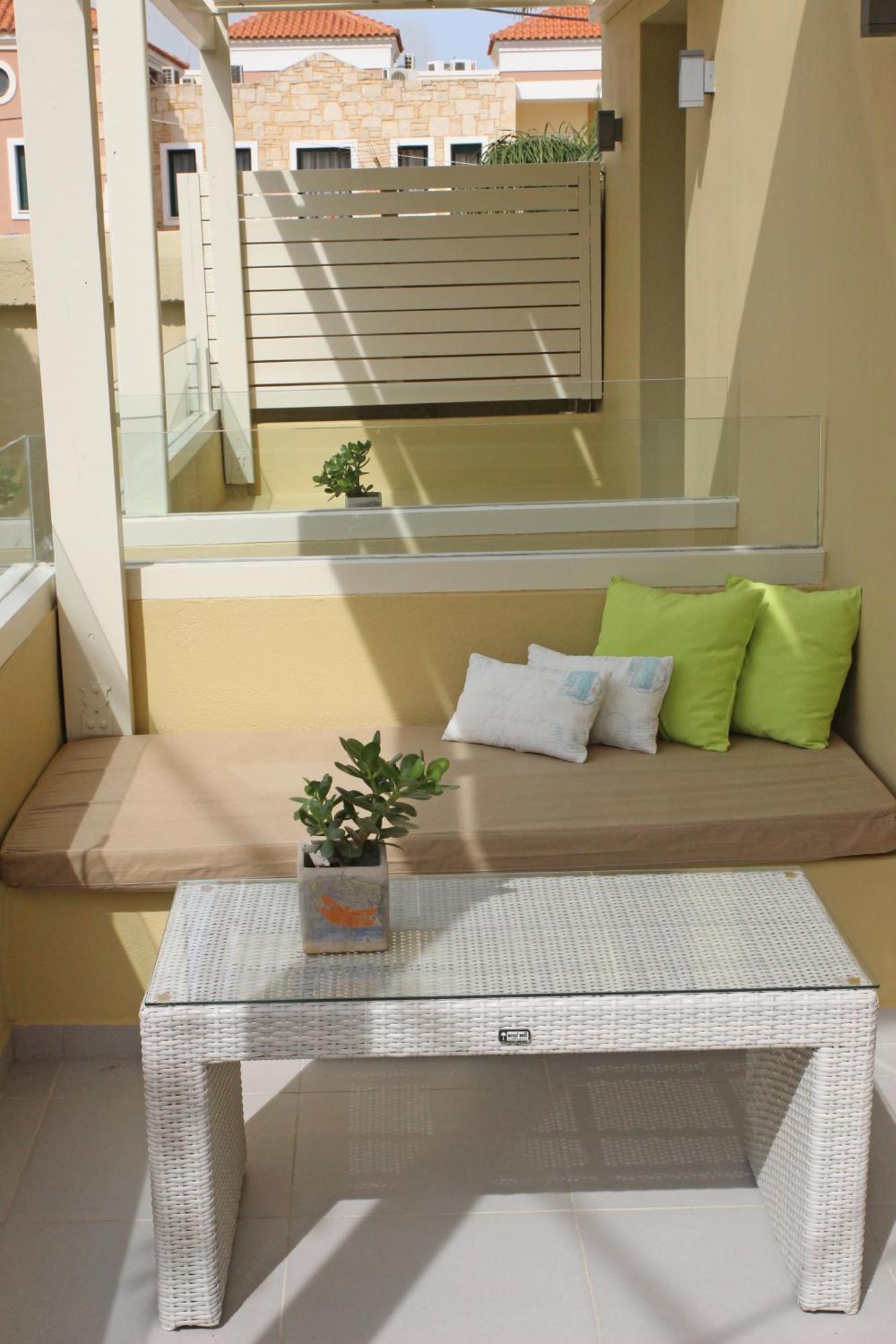 Effi Apartments Platanias  Bilik gambar