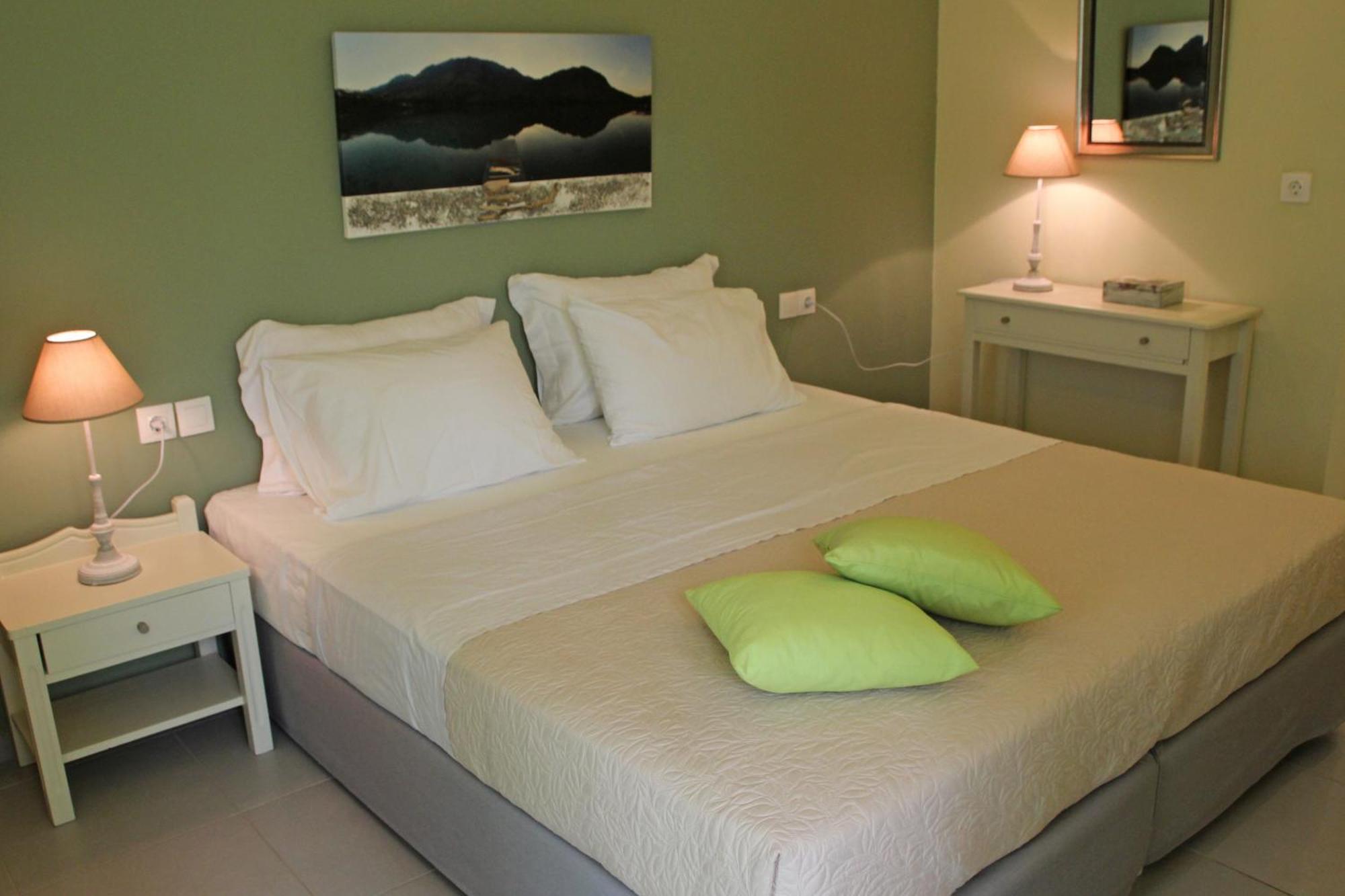 Effi Apartments Platanias  Bilik gambar