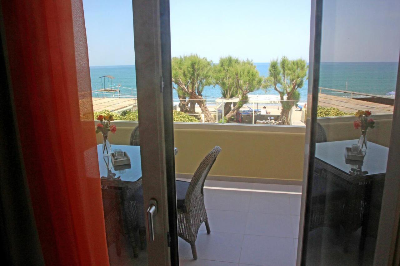 Effi Apartments Platanias  Bilik gambar